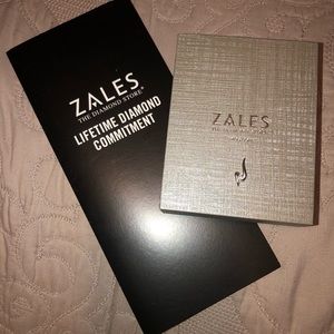 Diamond pendant necklace